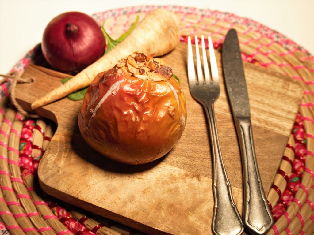 Bratapfel mit Walnüssen und Rosinen, glutenfrei und vegan