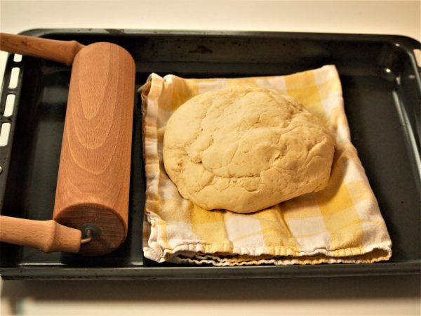 Glutenfreier Hefeteig mit Maismehl, Reismehl und Kartoffelmehl