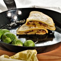 Quesadillas glutenfrei mit Rosenkohl und Zwiebeln